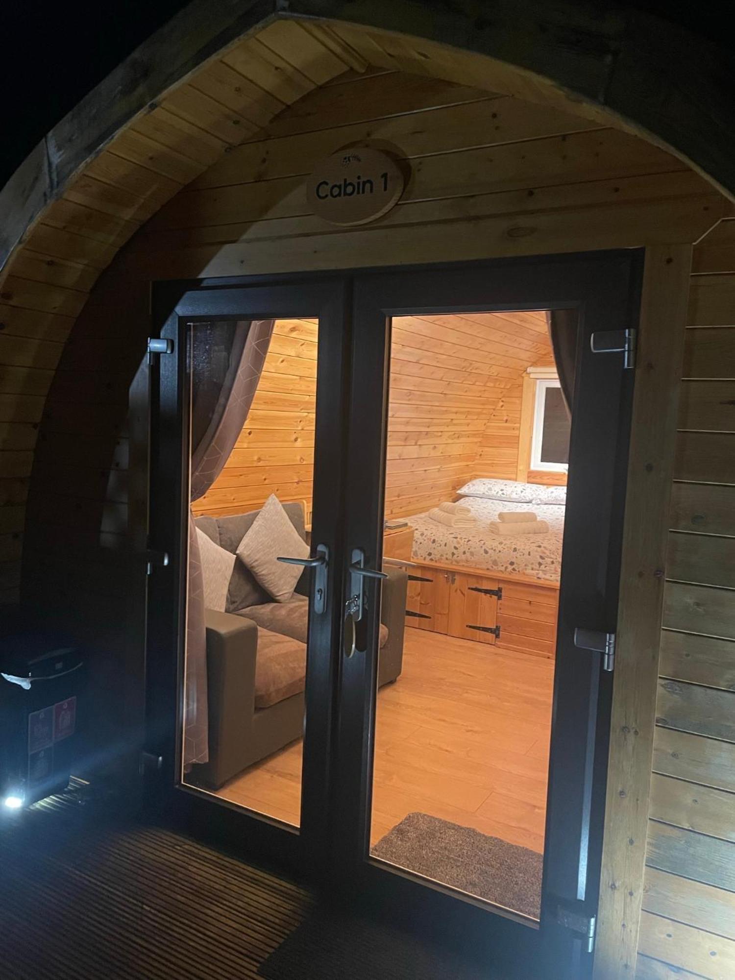 Conifer Cabins Fort William Bagian luar foto